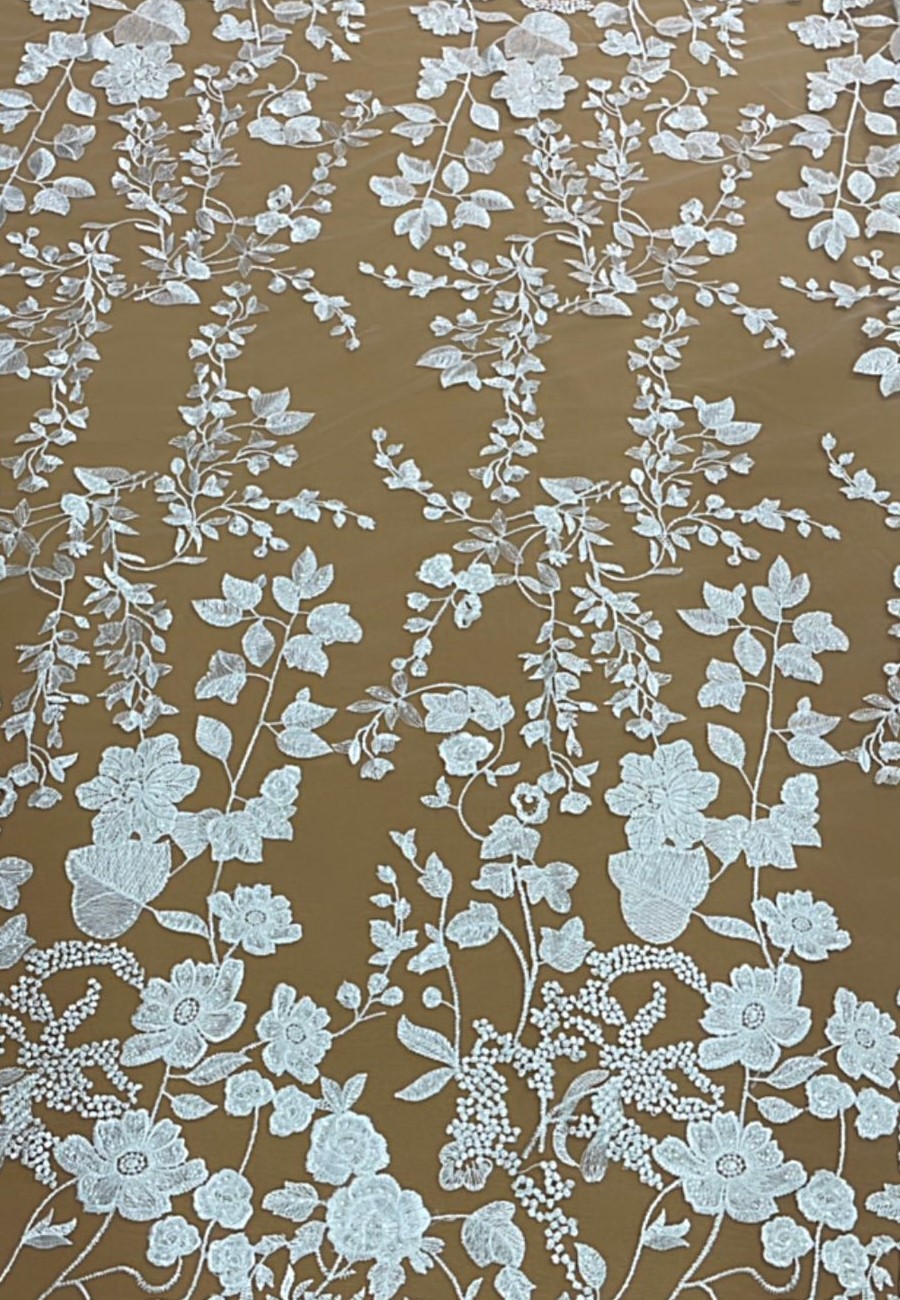 RENDA BORDADA COM PAETÊS FLORAL ABERTO