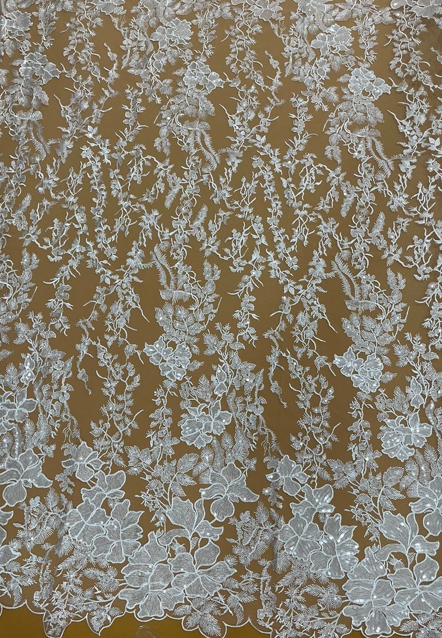 RENDA BORDADA COM PAETÊS RAMO DE FLORES off