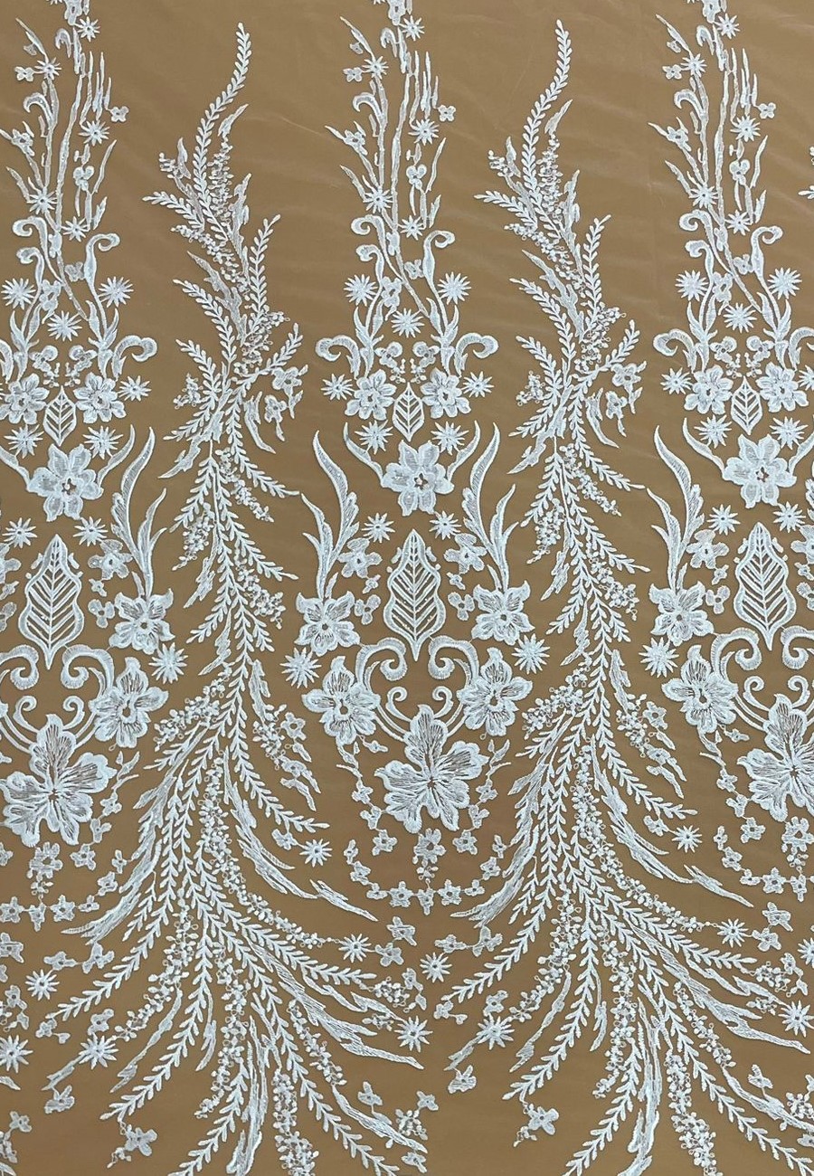 RENDA BORDADA COM PAETÊS FLORAL VERTICAL