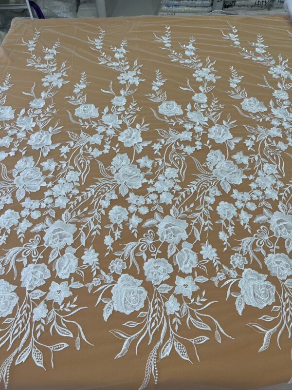 Renda Bordada Com Paetês Flores e Folhas off - Image 2